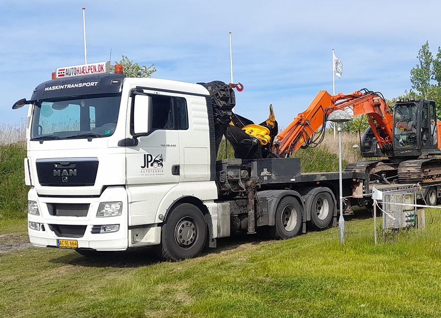 Maskintransport i Randers og Østjylland – autohjælp og transport af entreprenørmaskiner